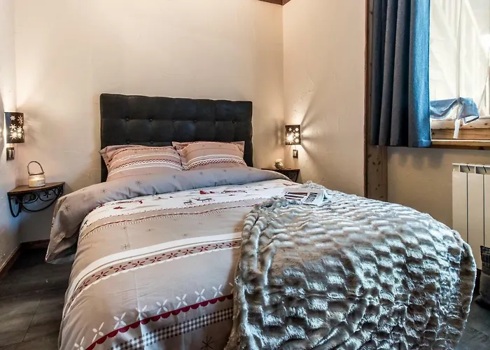 Aux Pieds Des Cimes *