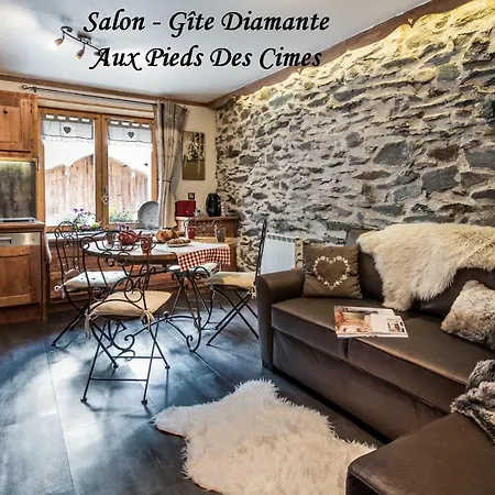 Aux Pieds Des Cimes *