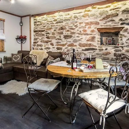 Aux Pieds Des Cimes Apartment